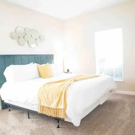 Cozy King 2 Bedroom At Easton Near Airport
